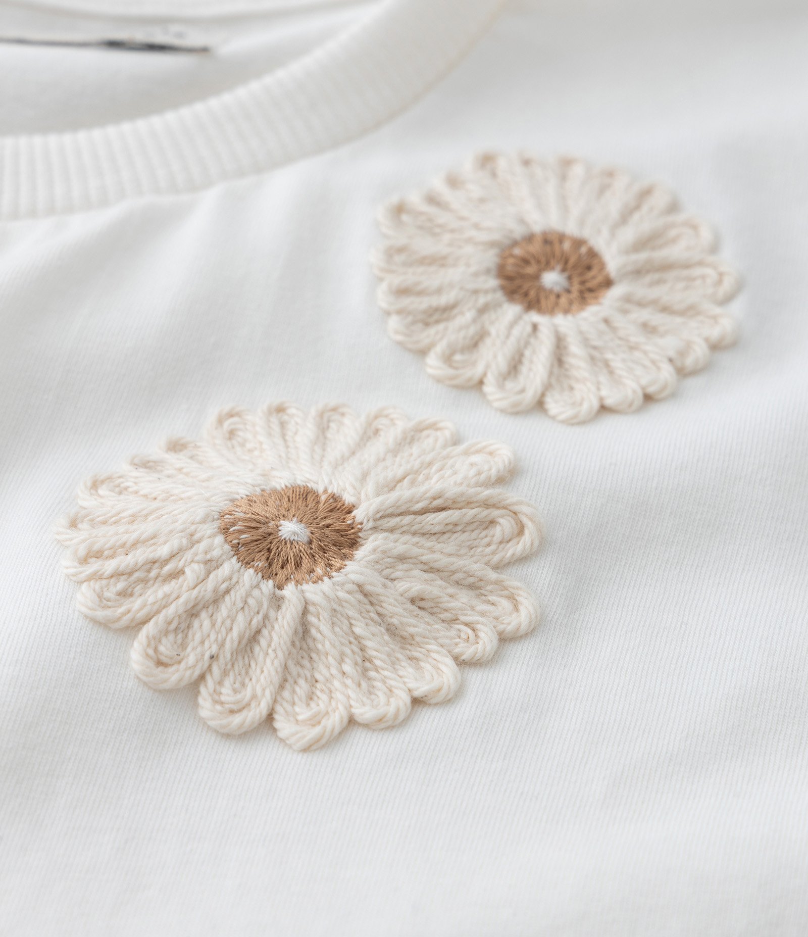 Blusa Infantil com Bordado de Florzinhas e Babados - Tam 5 a 14 Anos Branco 4