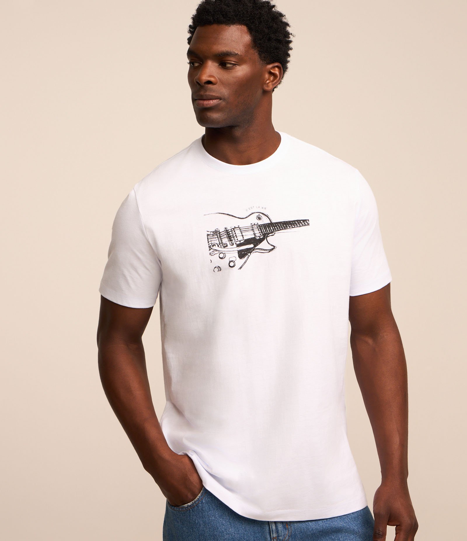 Camiseta Comfort em Meia Malha com Estampa Guitar Drawing Branco Neve 1