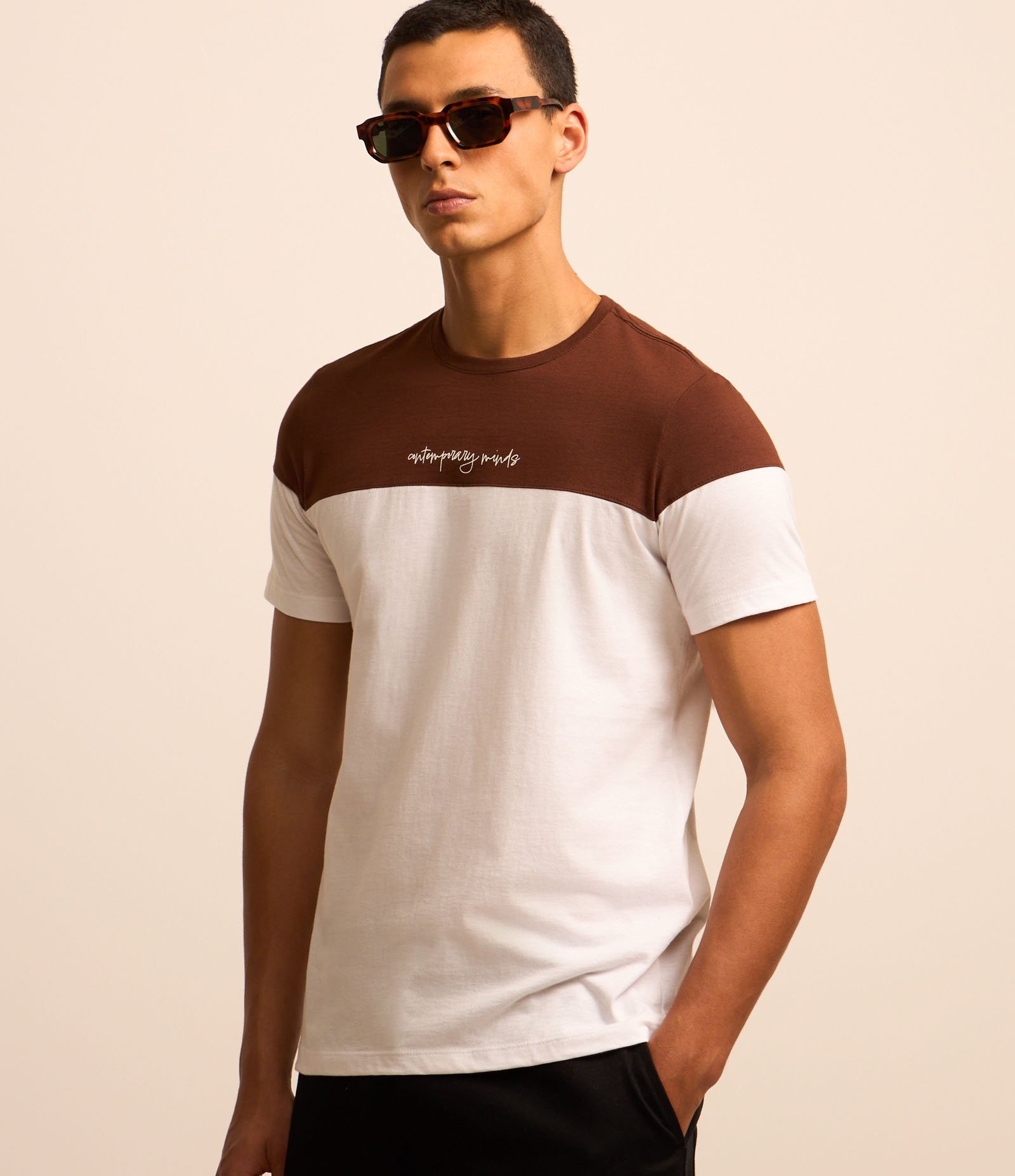 Camiseta Slim em Algodão em Bloco de Cores e Estampa Lettering Branco e Marrom 1
