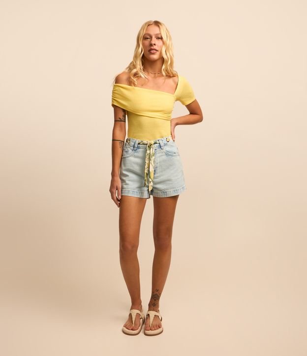 Blusa com Ombro Só Pala Assimétrica Texturizada