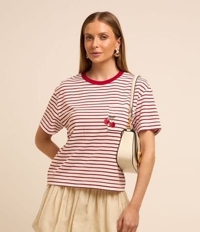 Blusa em Algodão Listrado com Cereja Bordada no Bolso Blusa em Algodão Listrado com Cereja Bordada no Bolso