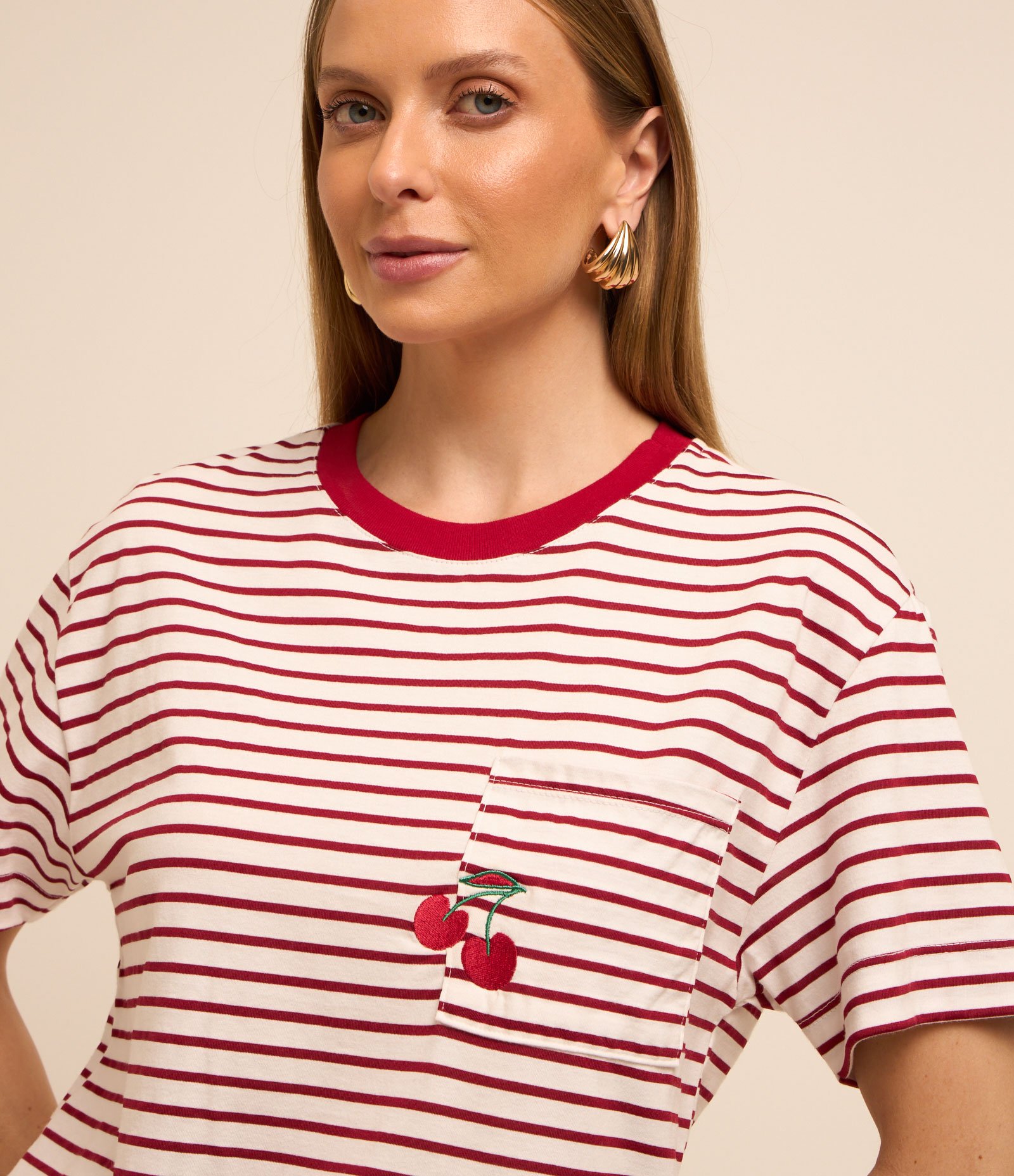 Blusa em Algodão Listrado com Cereja Bordada no Bolso Vermelho/Branco 3