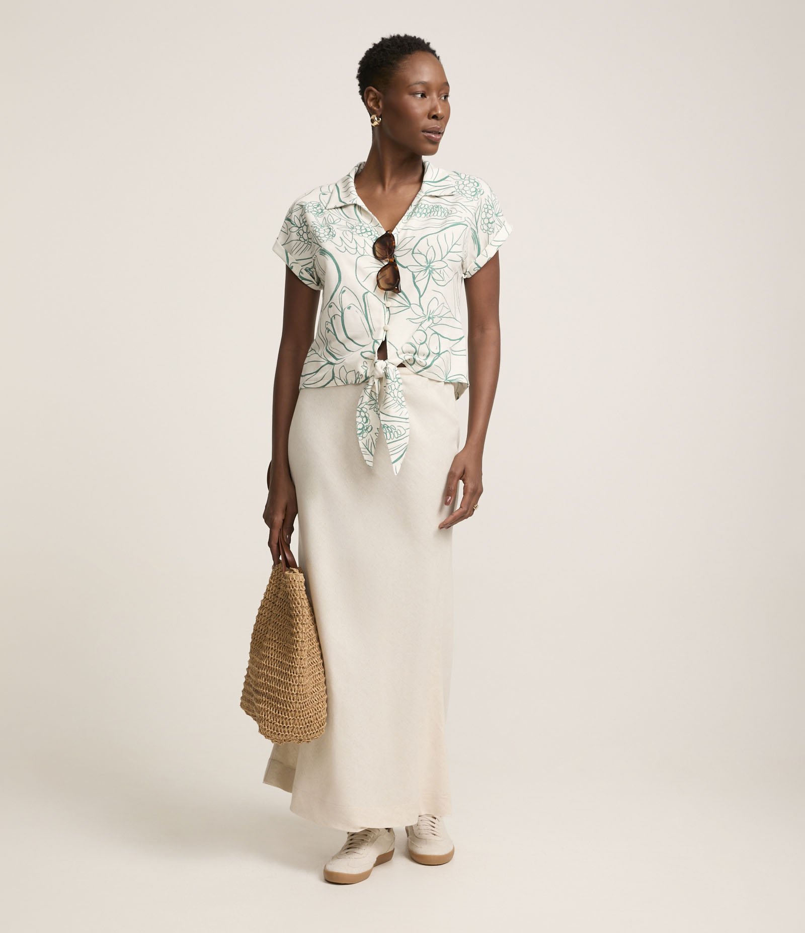 Camisa em Viscose com Amarração e Estampa Floral Azul/Off White 2