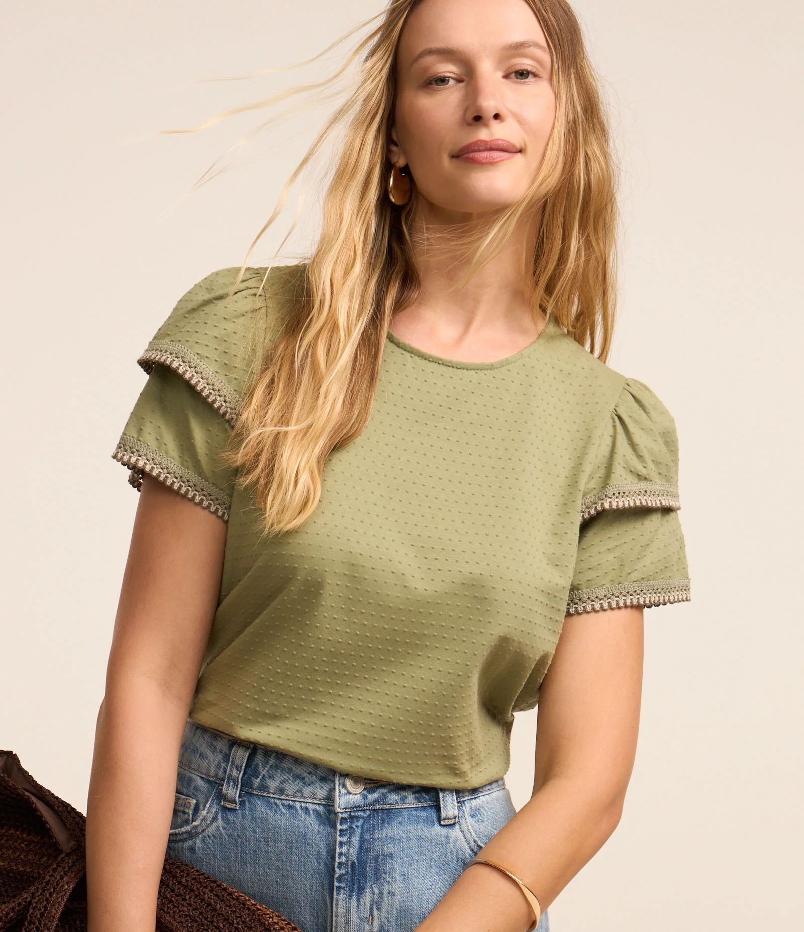 Blusa em Algodão com Babado na Manga e Detalhe Efeito Crochê Verde 1