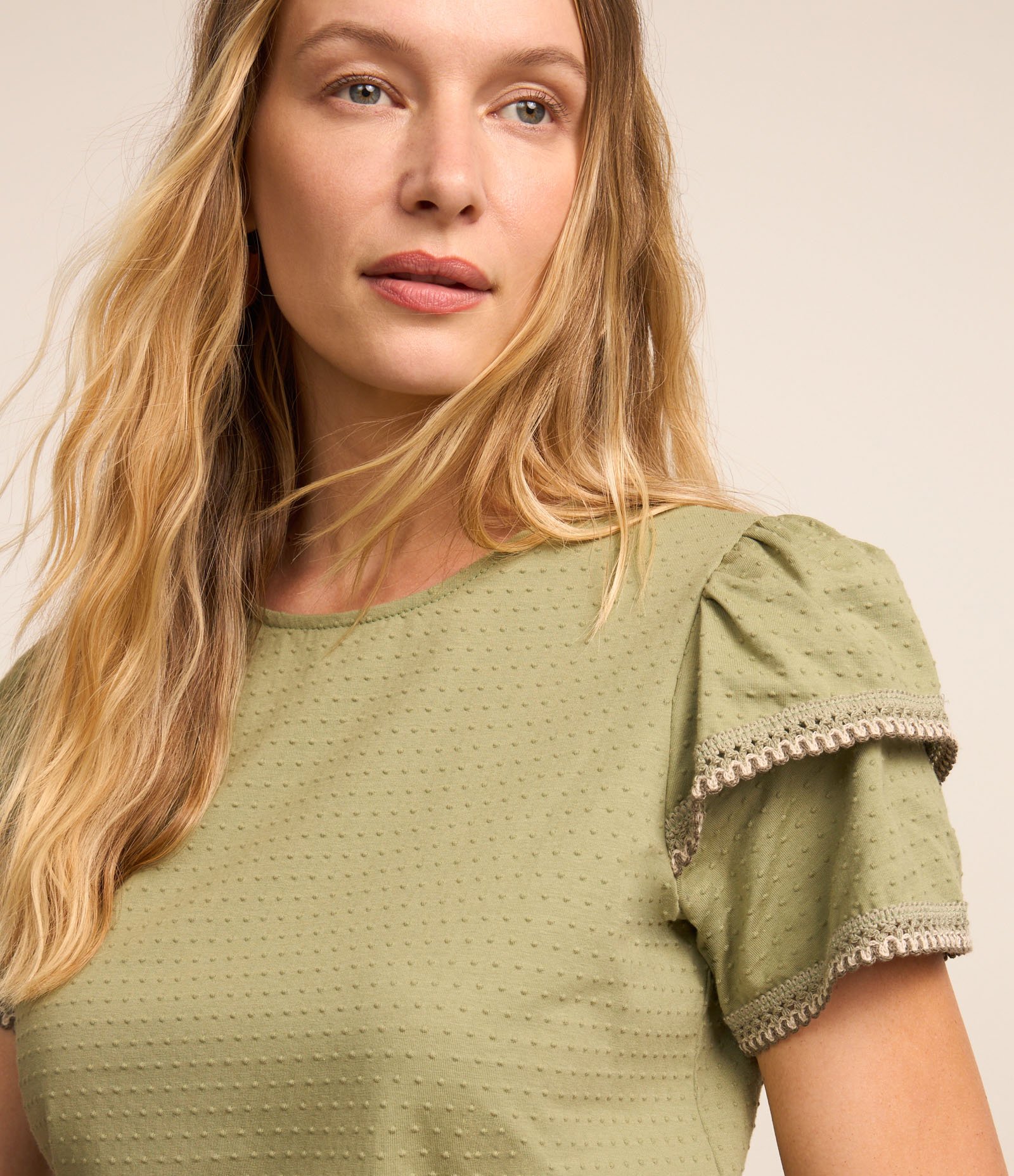 Blusa em Algodão com Babado na Manga e Detalhe Efeito Crochê Verde 3