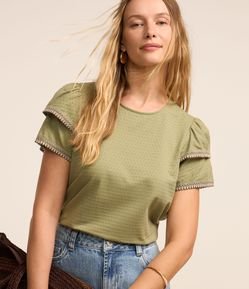 Blusa em Algodão com Babado na Manga e Detalhe Efeito Crochê