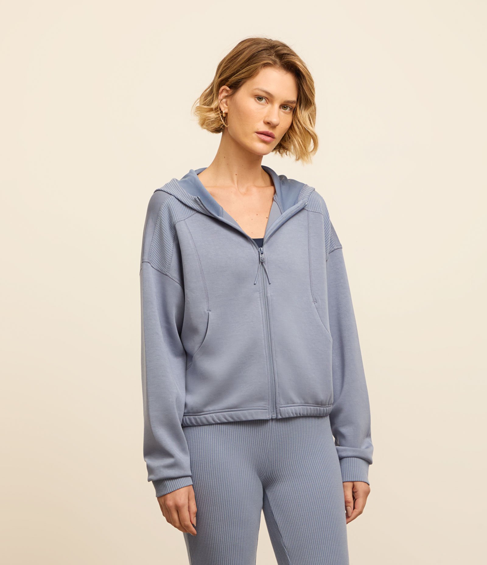 Jaqueta Esportiva em Modal com Capuz e Bolsos Azul 1