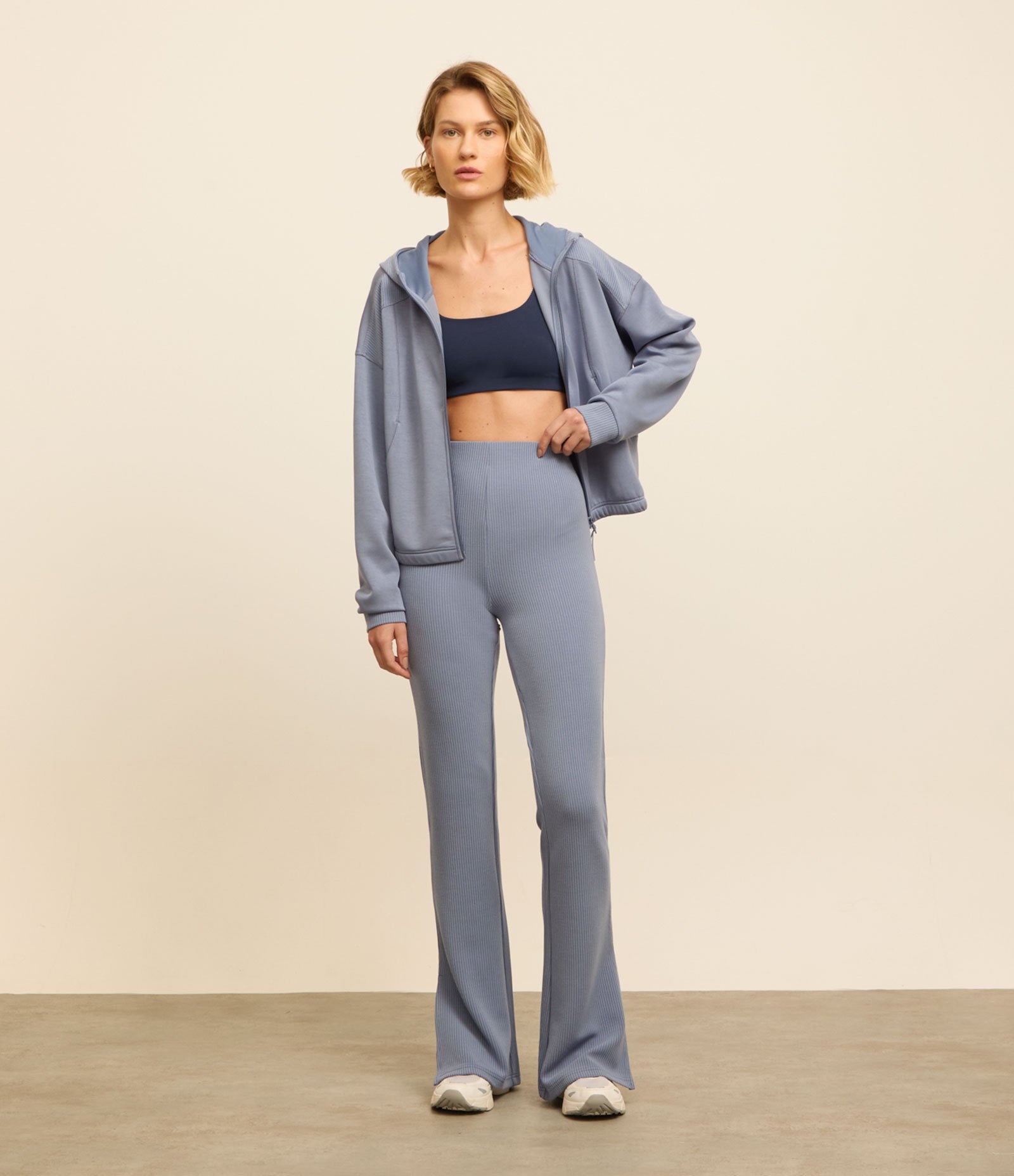 Jaqueta Esportiva em Modal com Capuz e Bolsos Azul 2