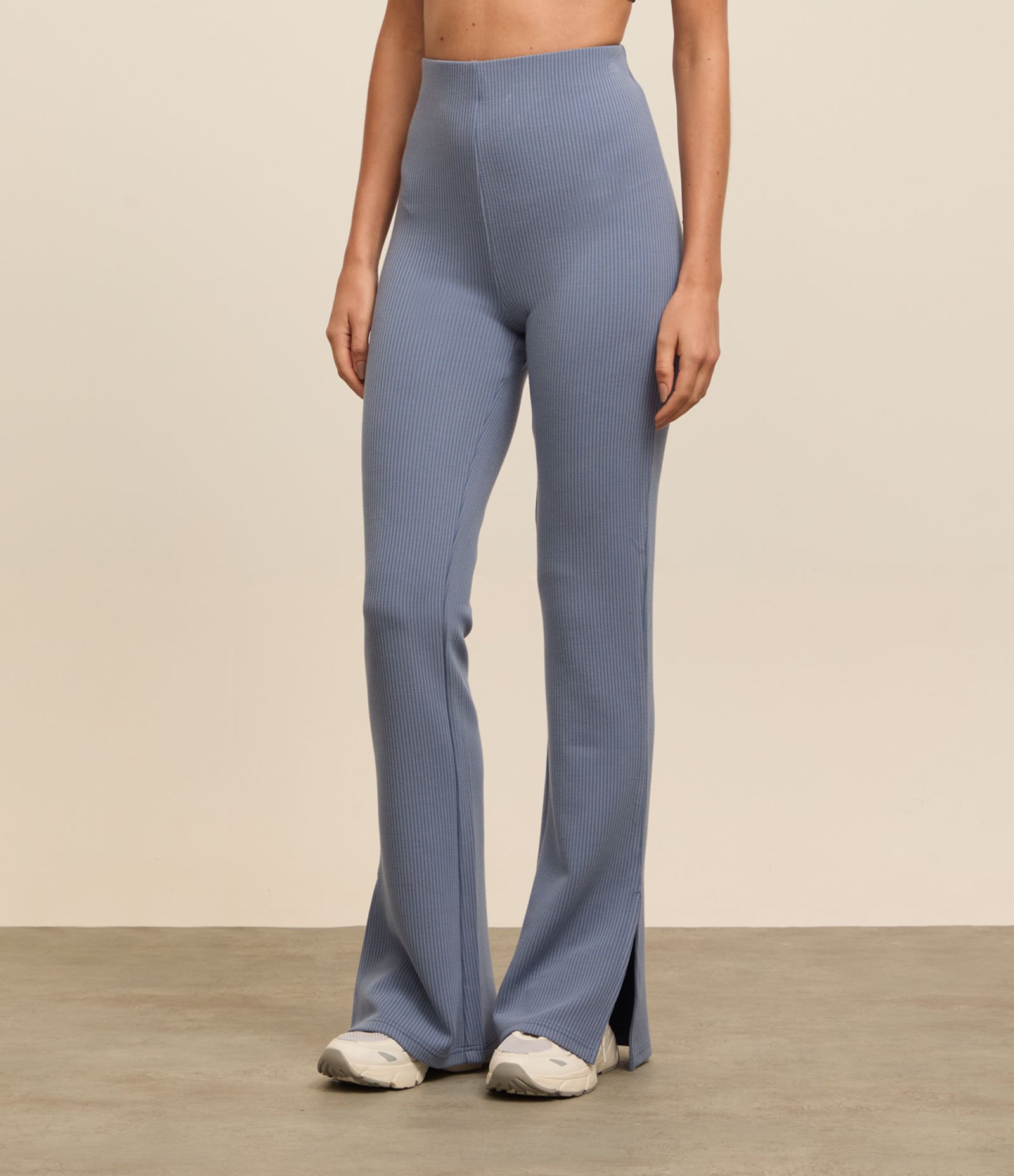 Calça Esportiva em Microfibra com Textura Canelada Azul 2