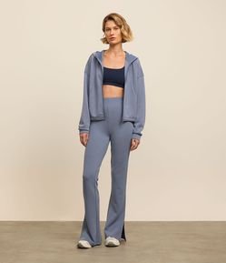 Calça Esportiva em Microfibra com Textura Canelada