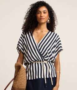 Blusa em Viscolinho Listrada com Cinto Corda