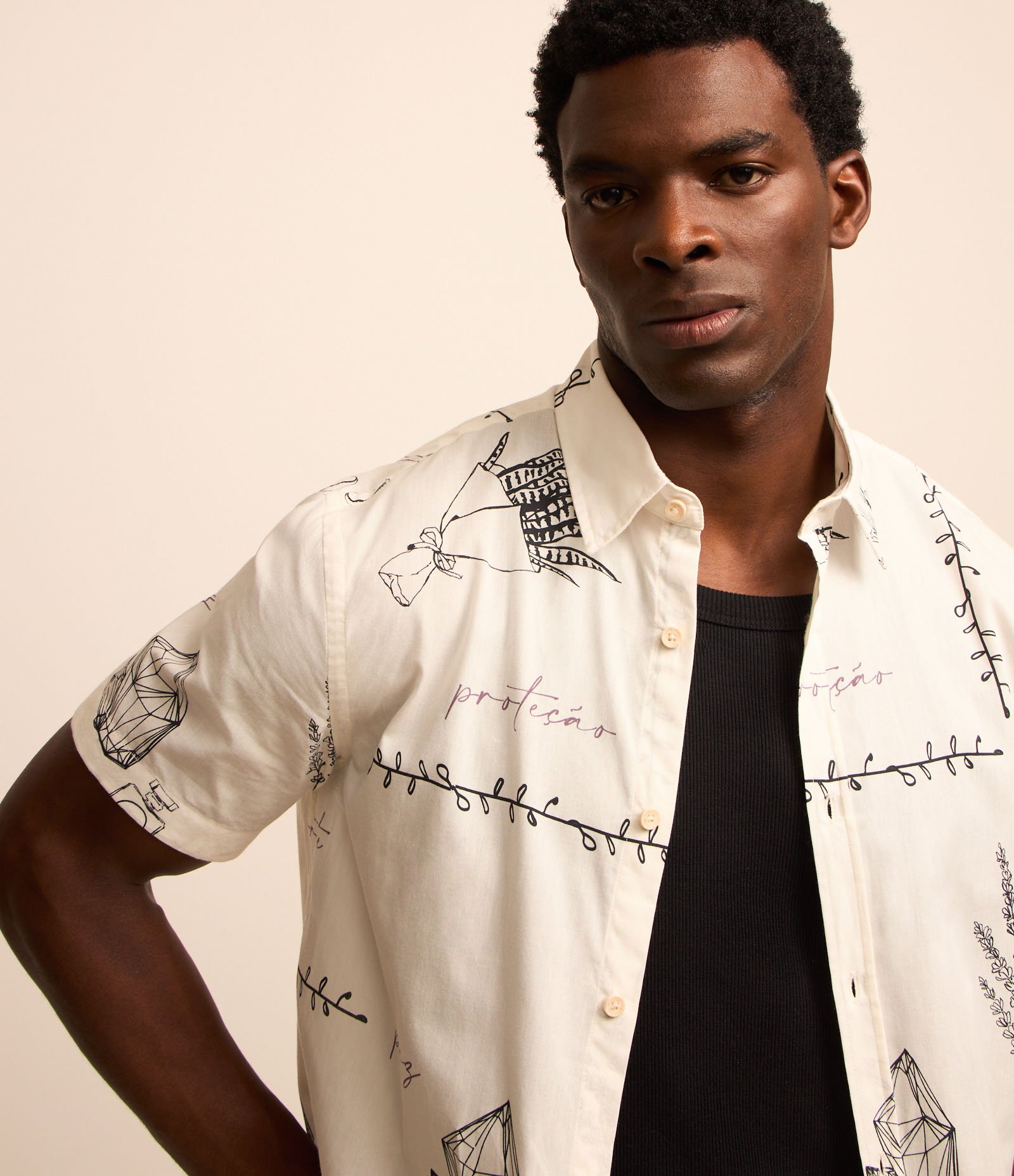 Camisa Regular em Voil com Estampa Ícones em Fine Line e Lettering Branco 3