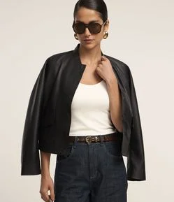 Blusa Alça Larga Cropped em Viscose com Ponto Roma