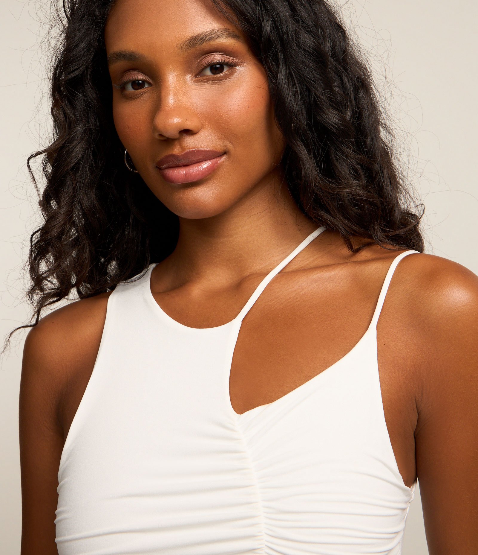 Blusa com Alça Assimétrica e Recorte Franzido Branco 3