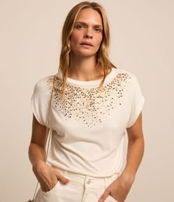Blusa T-shirt em Viscose com Aplicação de Paetê