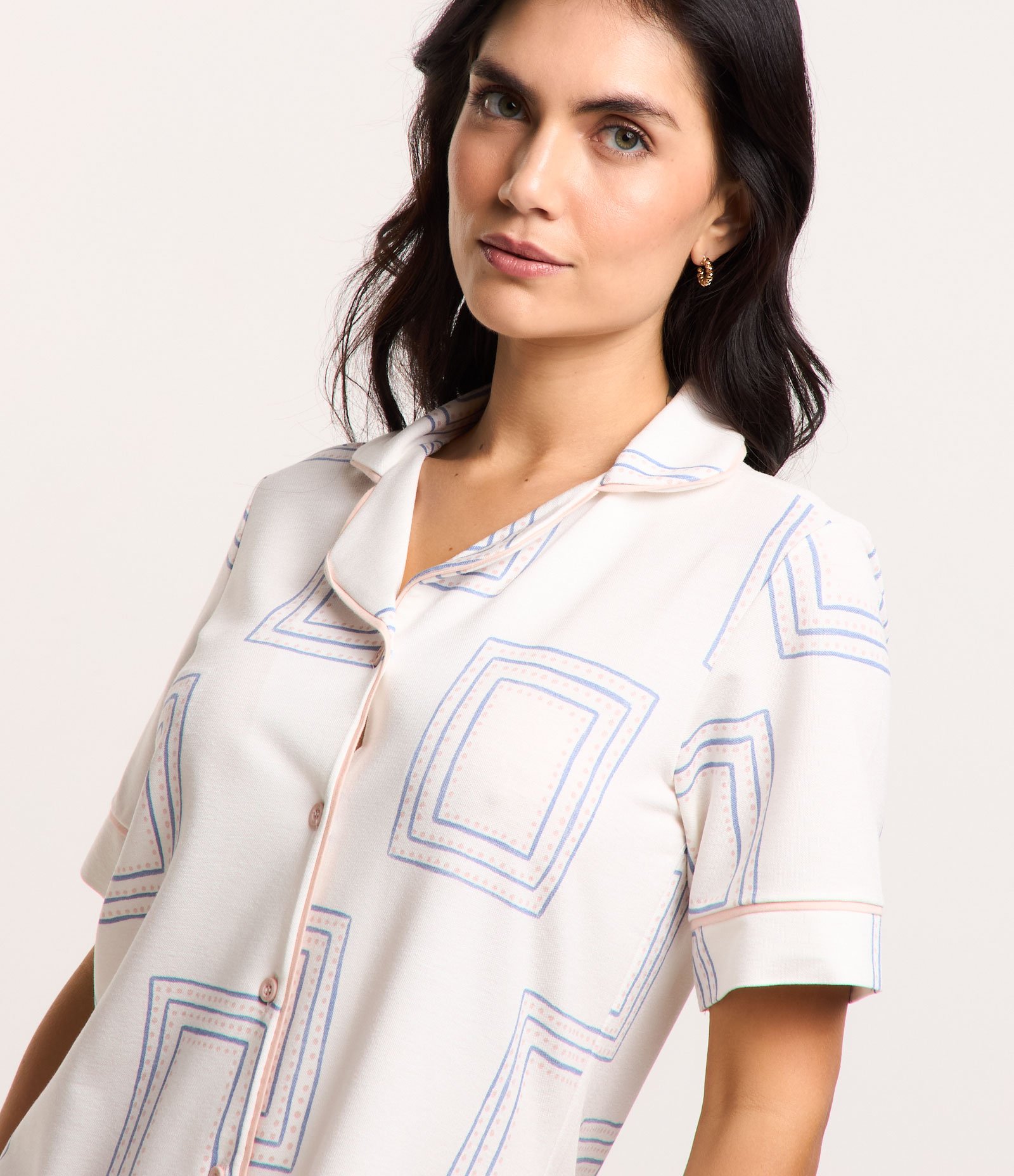 Camisola em Viscose com Viés Contrastante e Estampa Quadros Branco Neve 2