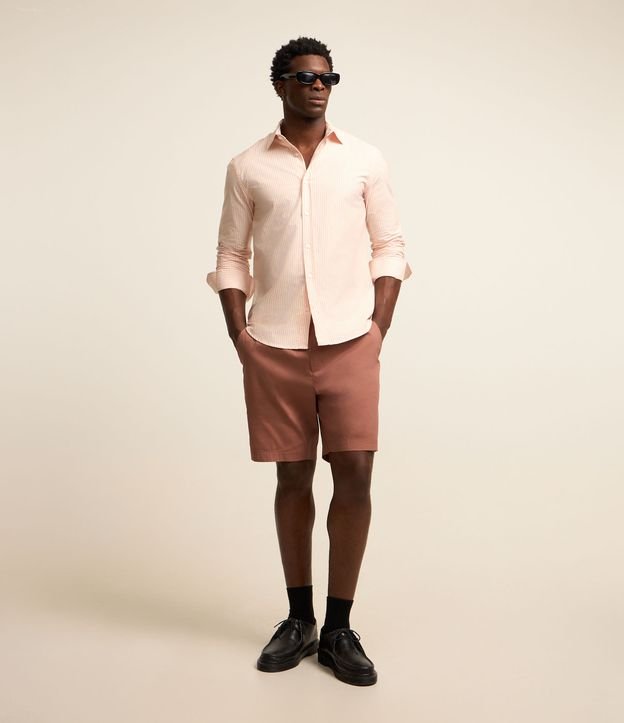 Camisa Regular em Oxford com Listras Fio Tinto