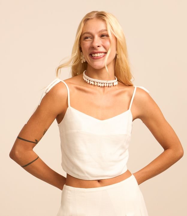 Blusa Cropped em Viscolinho com Amarração no Ombro