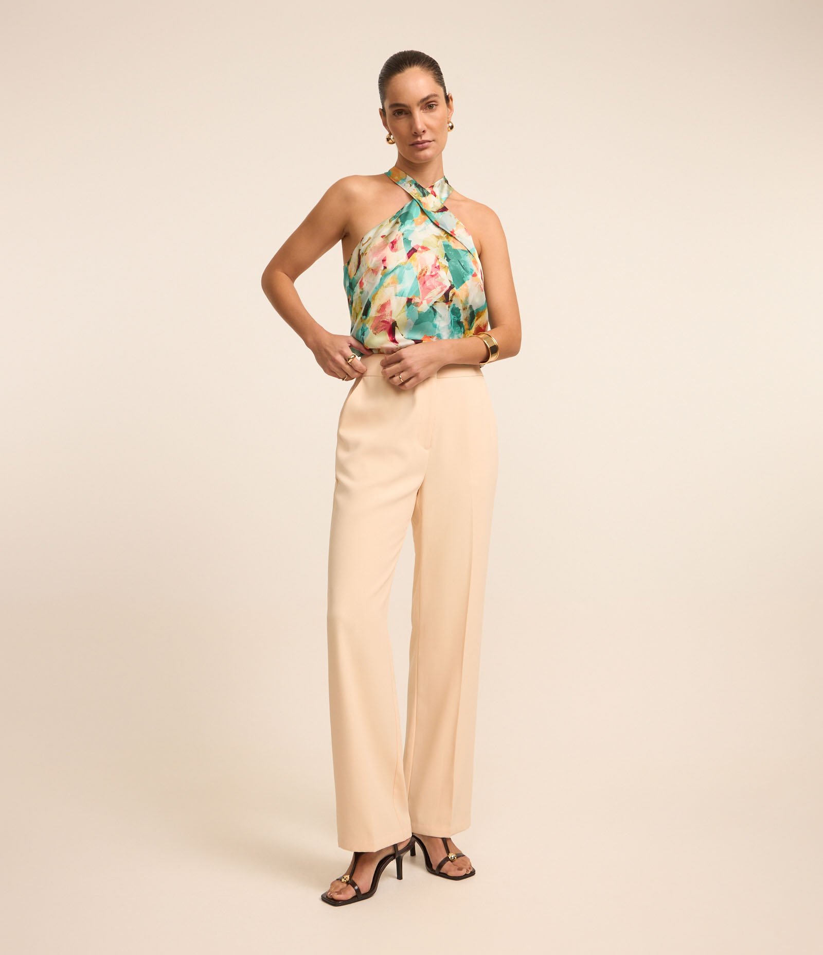 Blusa Acetinada com Laço no Pescoço e Estampa Abstrata Multicores 2