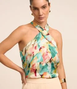 Blusa Acetinada com Laço no Pescoço e Estampa Abstrata