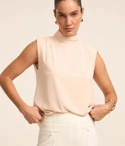 Blusa Acetinada com Gola alta e Botão