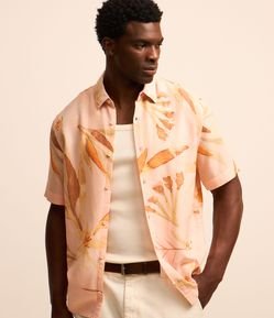 Camisa Regular em Voil com Estampa de Folhagem