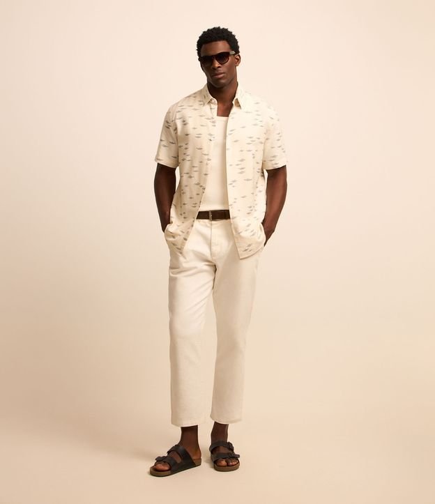 Camisa Regular em Voil com Estampa de Peixes