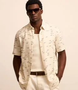 Camisa Regular em Voil com Estampa de Peixes