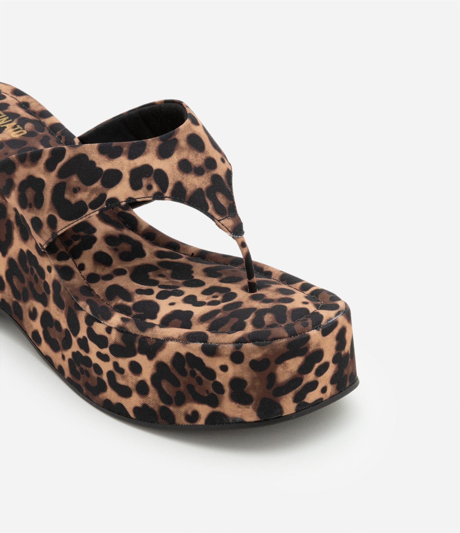 Sandália de Dedo Plataforma Texturizada com Estampa Animal Print Marrom 4