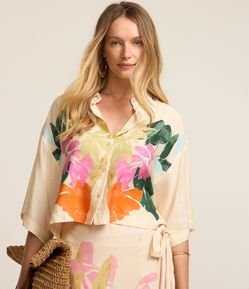 Blusa em Viscose com Decote Colarinho e Estampa Floral