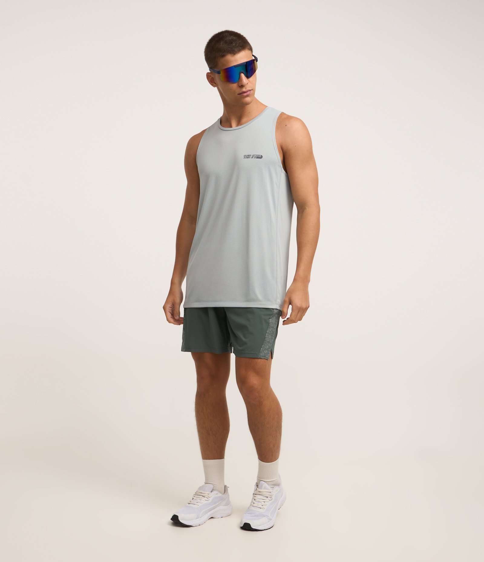 Regata Esportiva em Tecnologia Dry com Estampa Lettering Refletiva Cinza 2