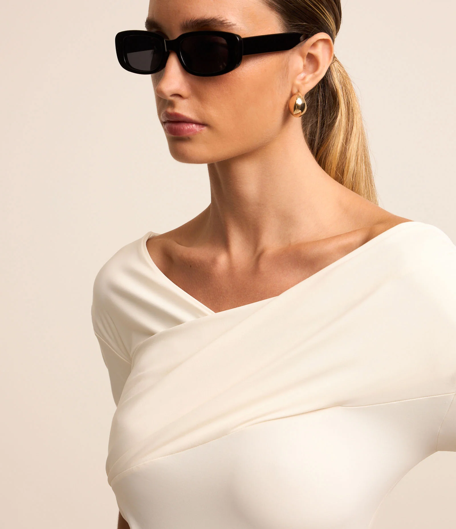 Blusa Ombro a Ombro com Decote Transpassado Branco Neve 3