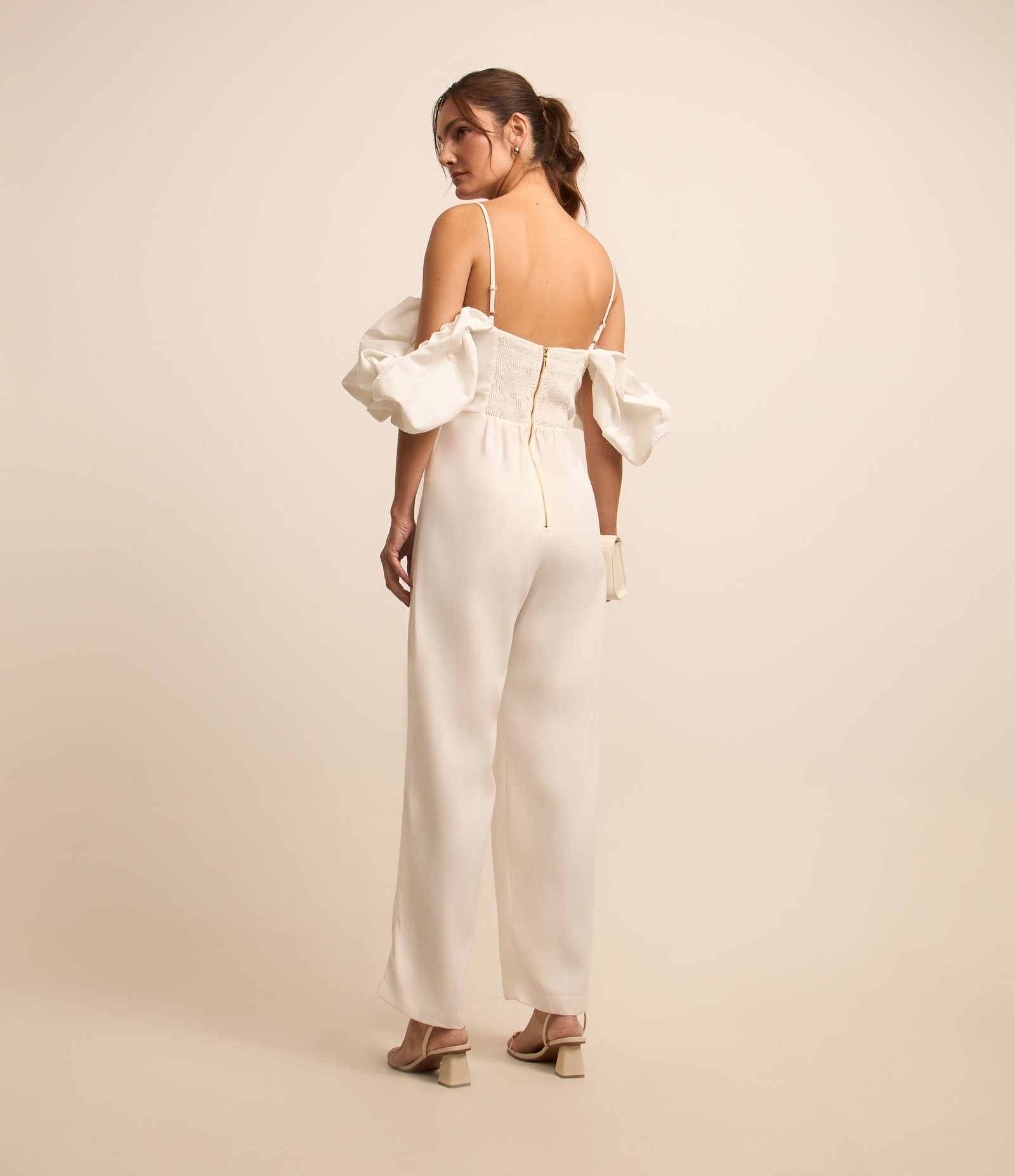 Macacão em Crepe com Manga Bufante e Alça Branco 2