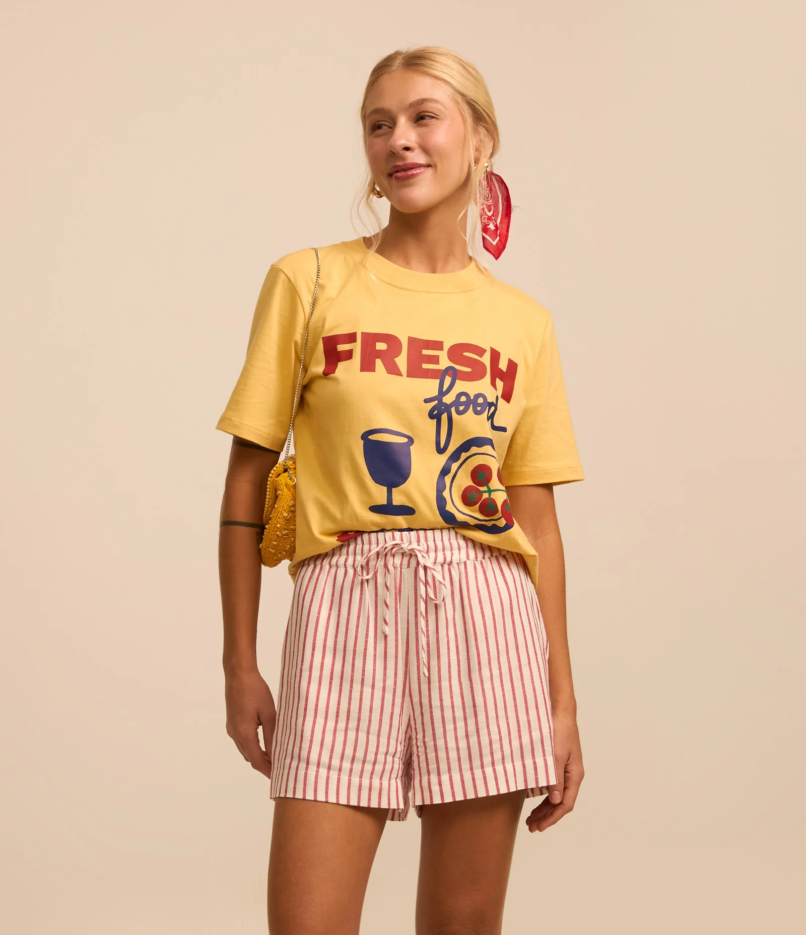 Short Curto em Viscose e Linho com Amarração e Listras Vermelho 2