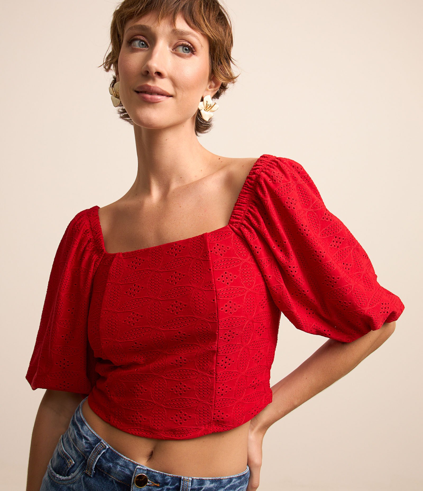 Blusa em Laise Manga Bufante com Babado na Barra Vermelho 2