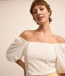 Blusa em Laise Manga Bufante com Babado na Barra