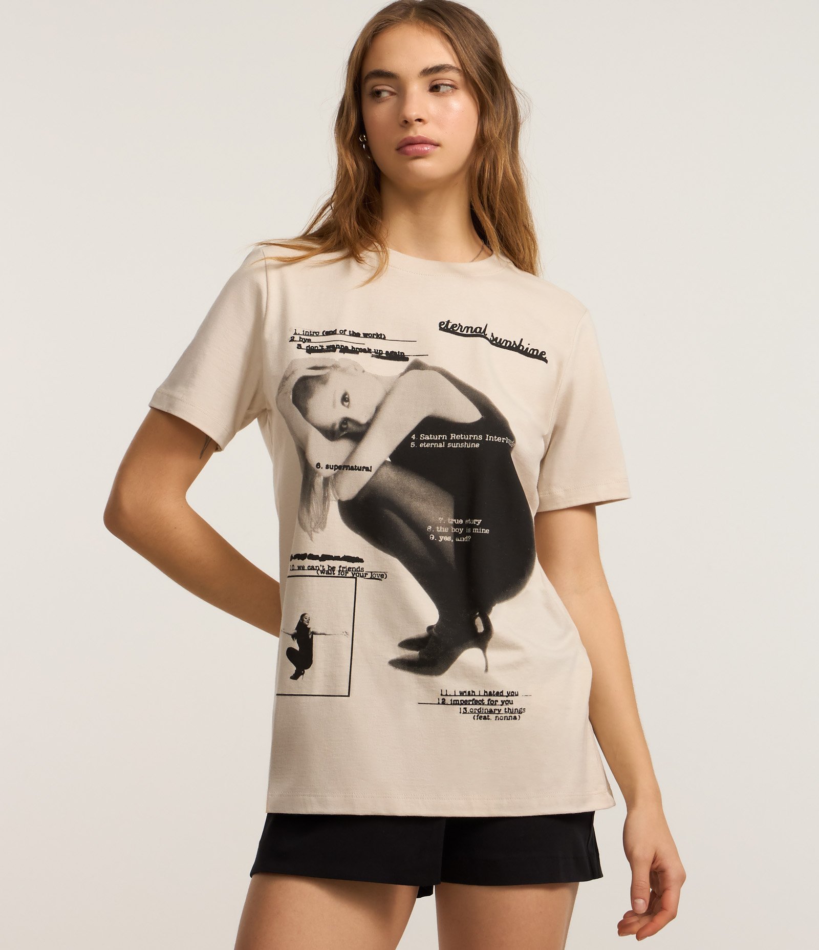 Camiseta em Algodão com Estampa Ariana Grande Bege 2