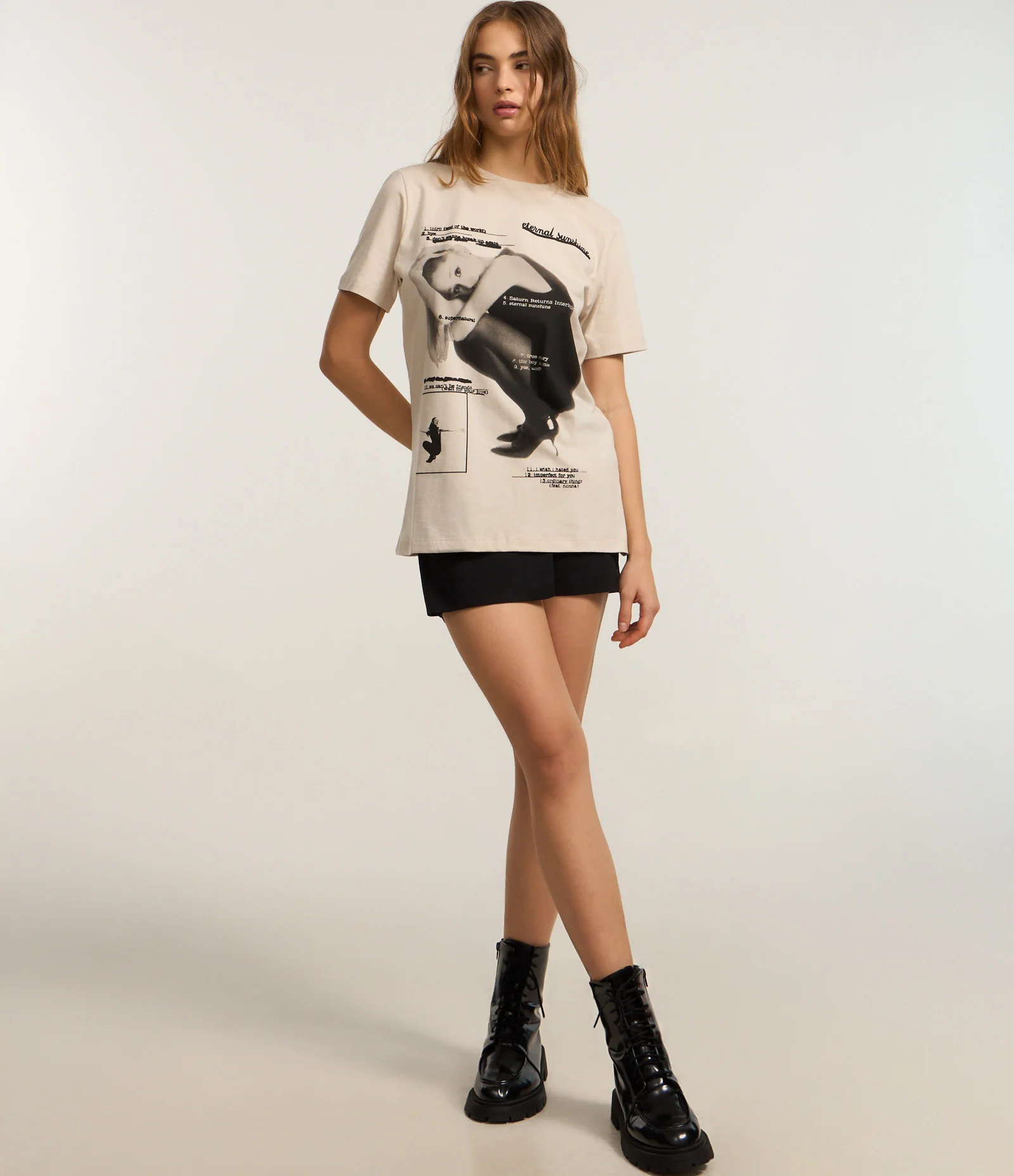 Camiseta em Algodão com Estampa Ariana Grande Bege 3