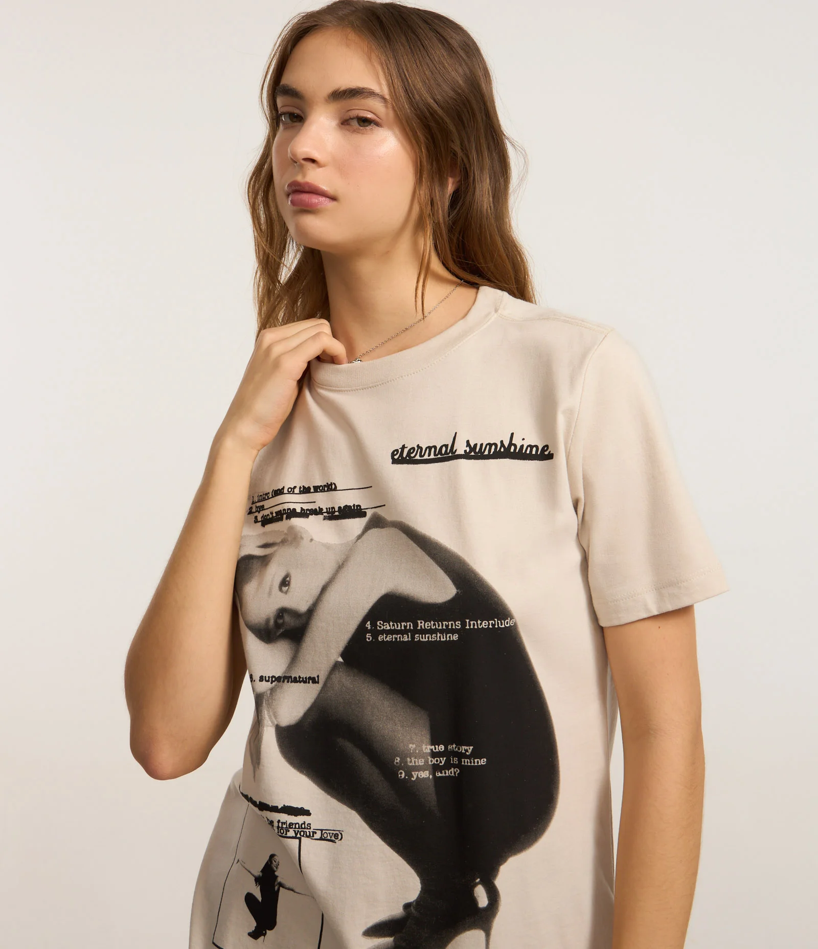Camiseta em Algodão com Estampa Ariana Grande Bege 4