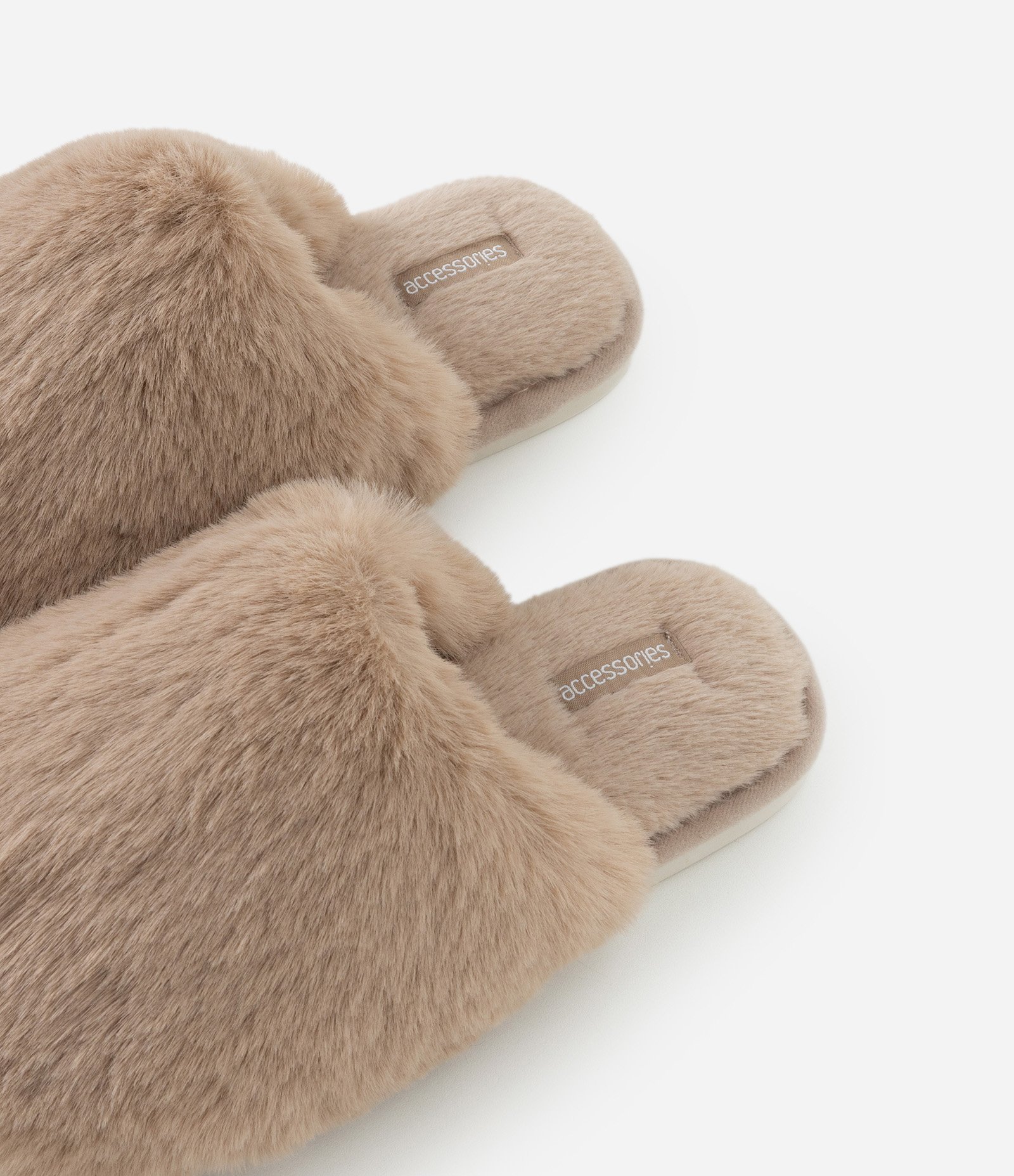 Pantufa Fechada Peluciada Bege 3