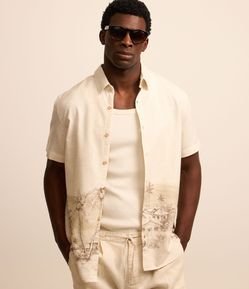 Camisa Regular em Voil com Estampa de Cenário