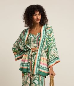 Kimono Alongado em Viscose com Estampa Tropical e Faixa