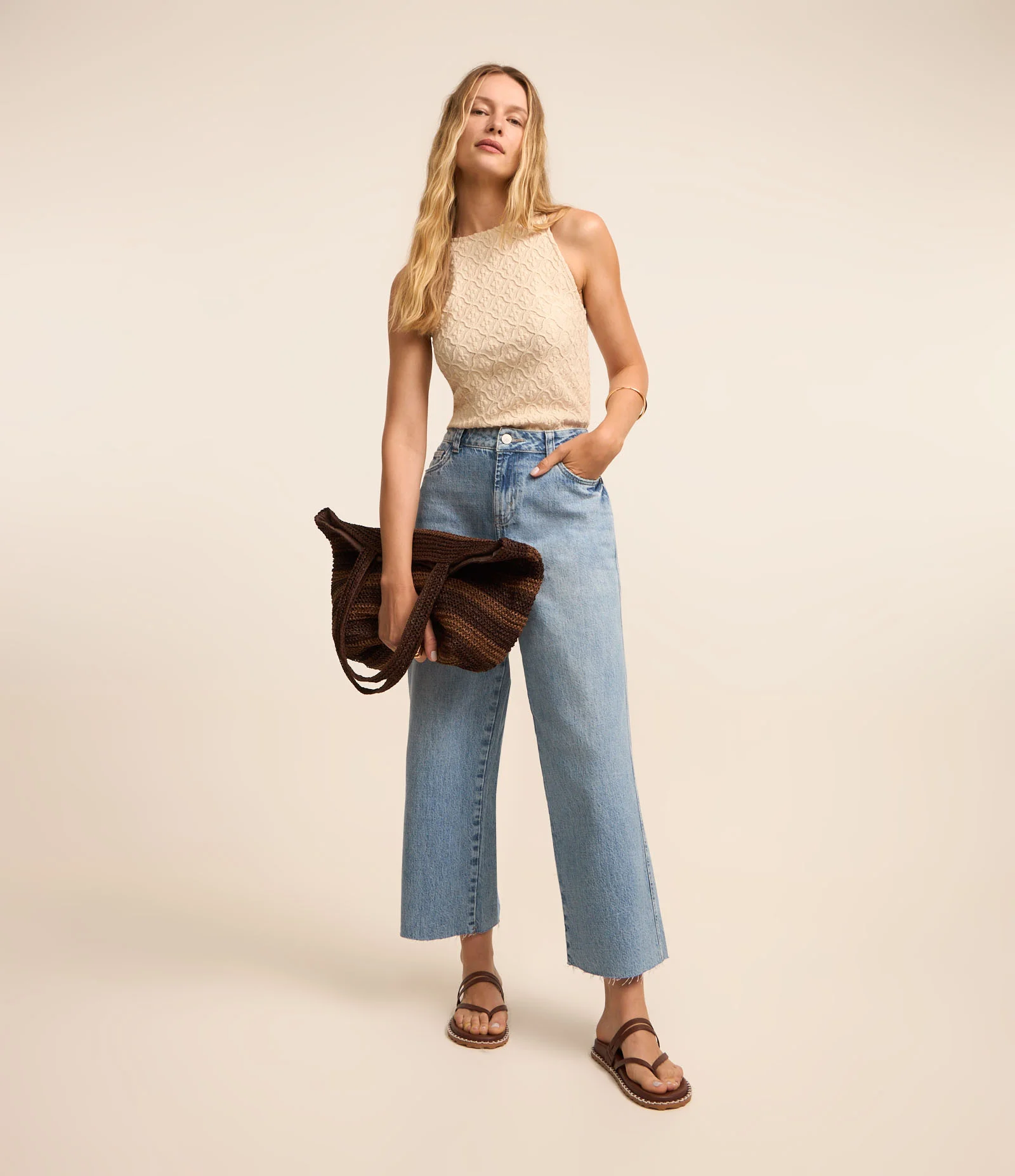 Blusa Regata Texturizada com Gola Halter Bege 2