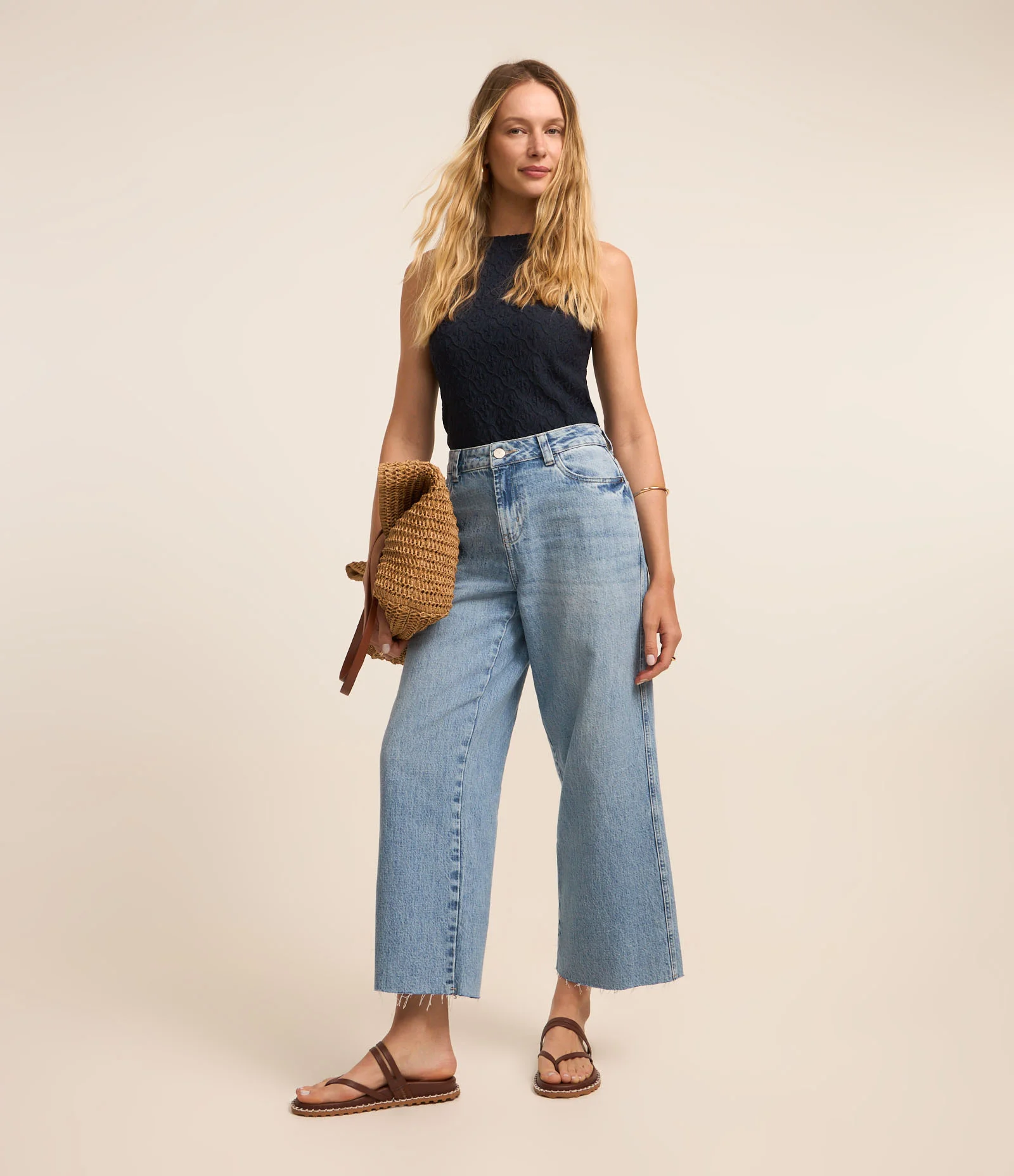 Blusa Regata Texturizada com Gola Halter Azul Marinho 2