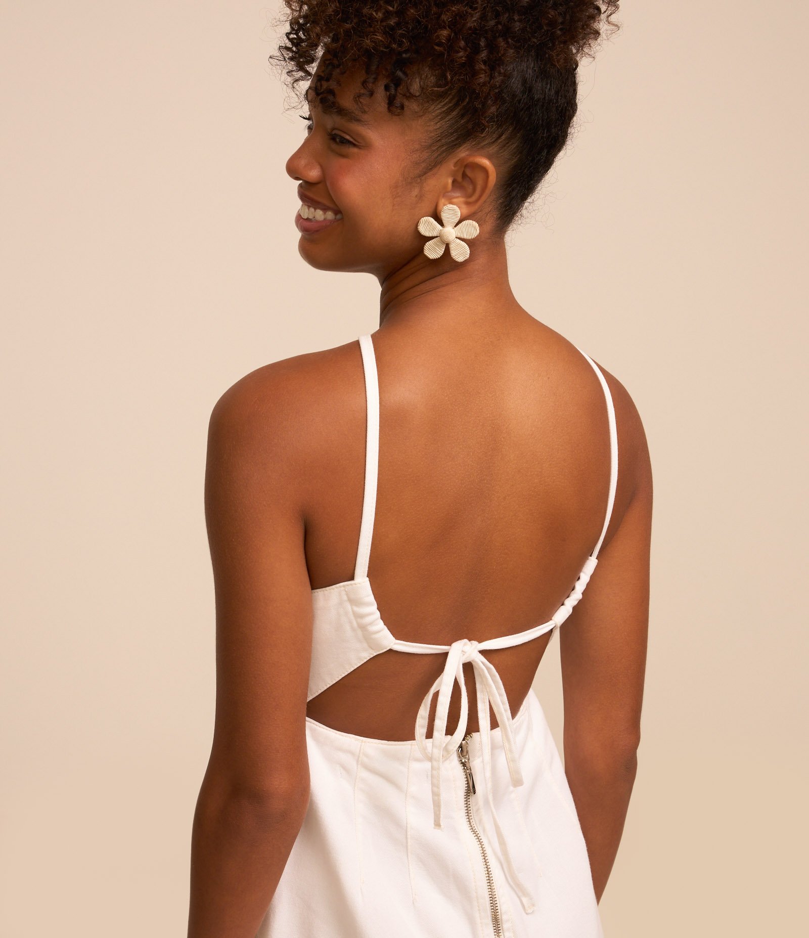 Macacão Longo em Sarja com Alças Finas e Amarração nas Costas Branco 4