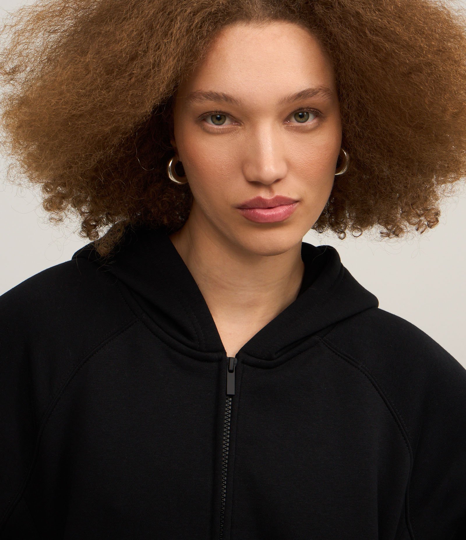 Casaco em Moletom com Capuz e Bolso Canguru Preto 3