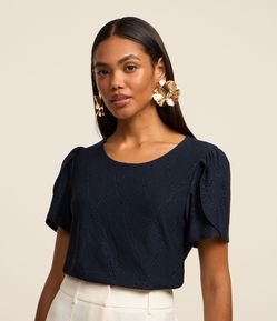Blusa em Laise com Manga Bufante e Detalhe Sobreposto