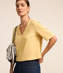 Blusa em Crepe com Decote V