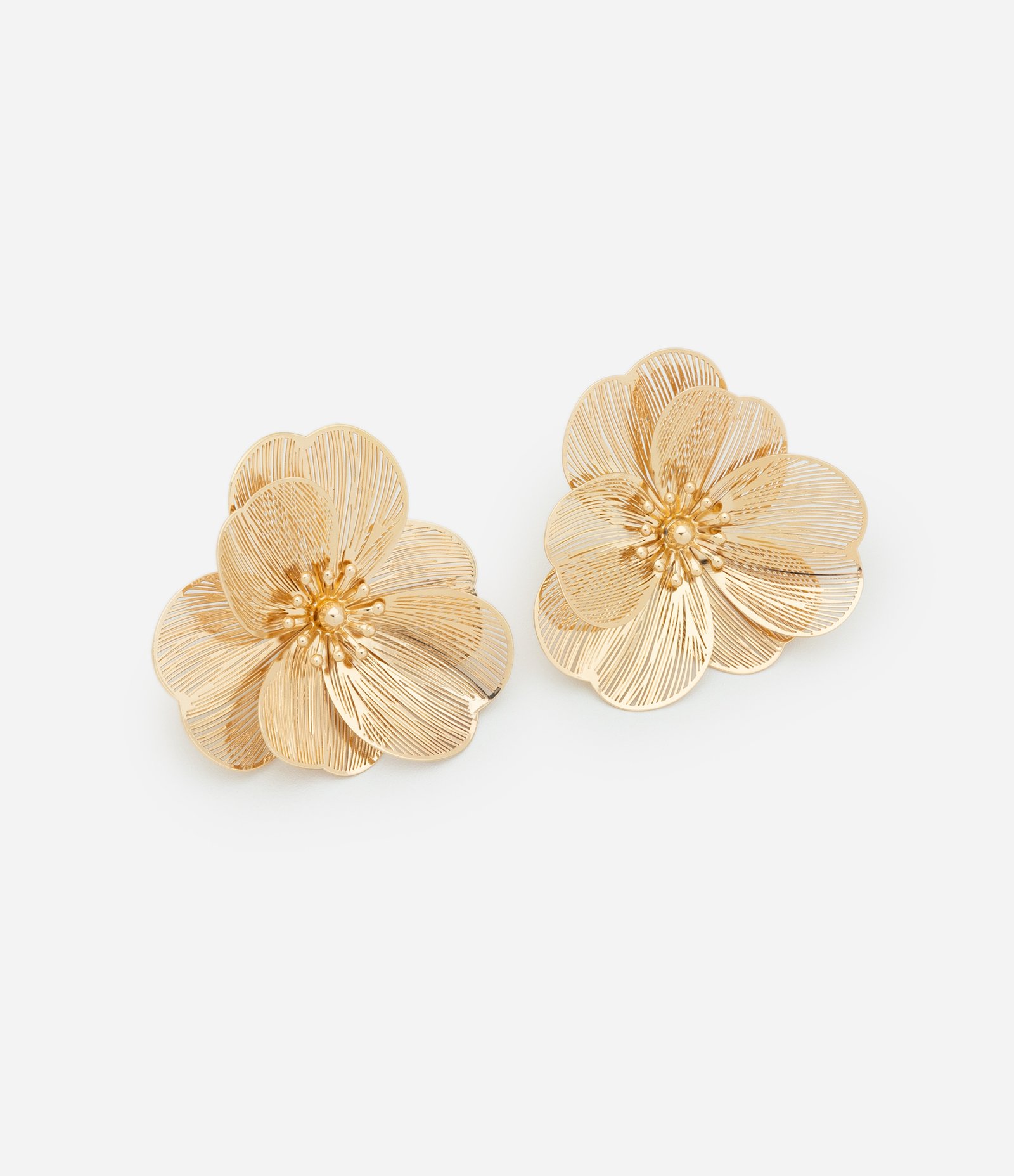 Brinco Botão em Metal Flor com Pétalas Delicadas Dourado 2