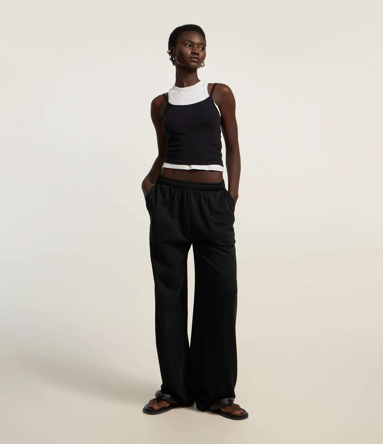 Calça Reta em Moletom com Amarração Interna na Cintura 1